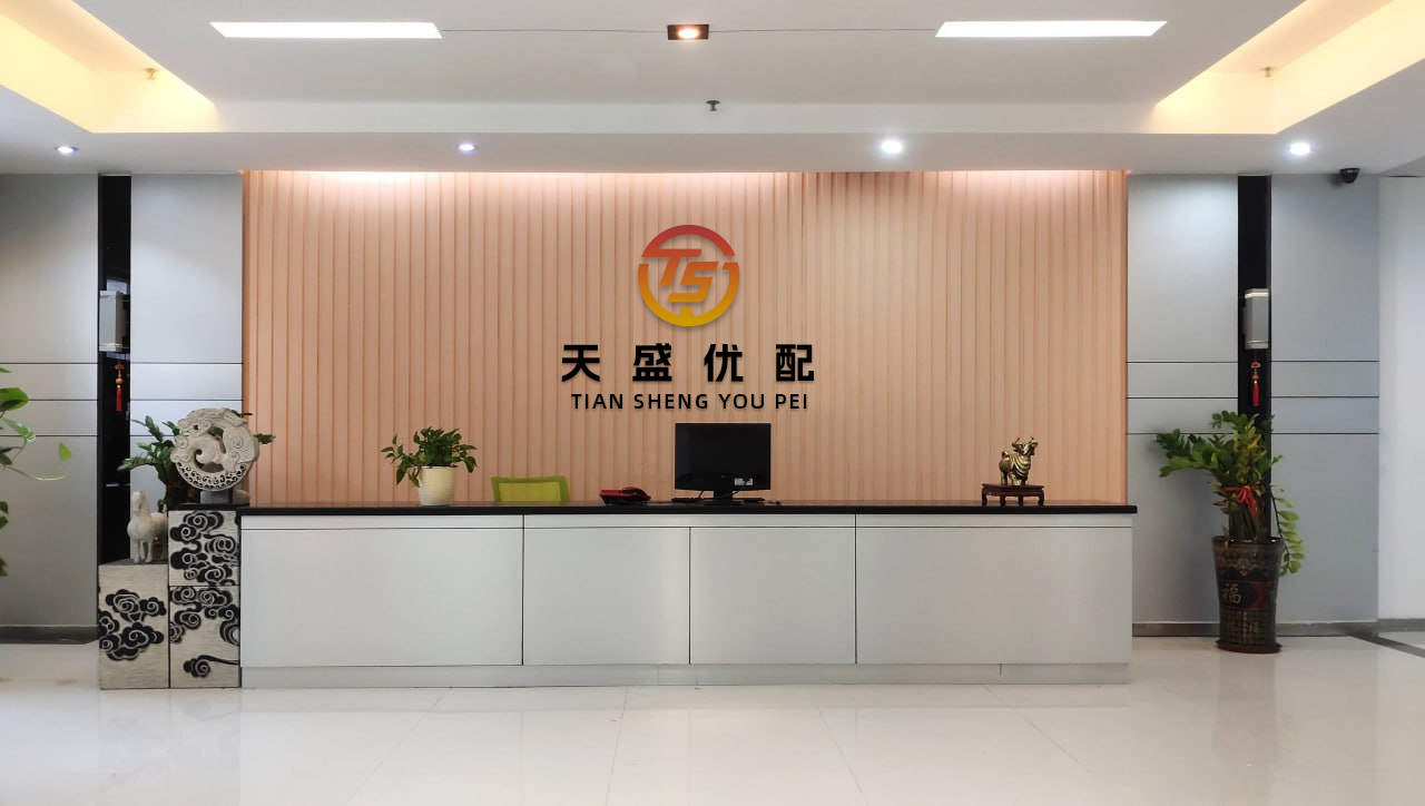 黑马配资 “飞机被截胡了....”100多人被赶下飞机滞留5小时，有乘客称“补了200元”，航司发文致歉